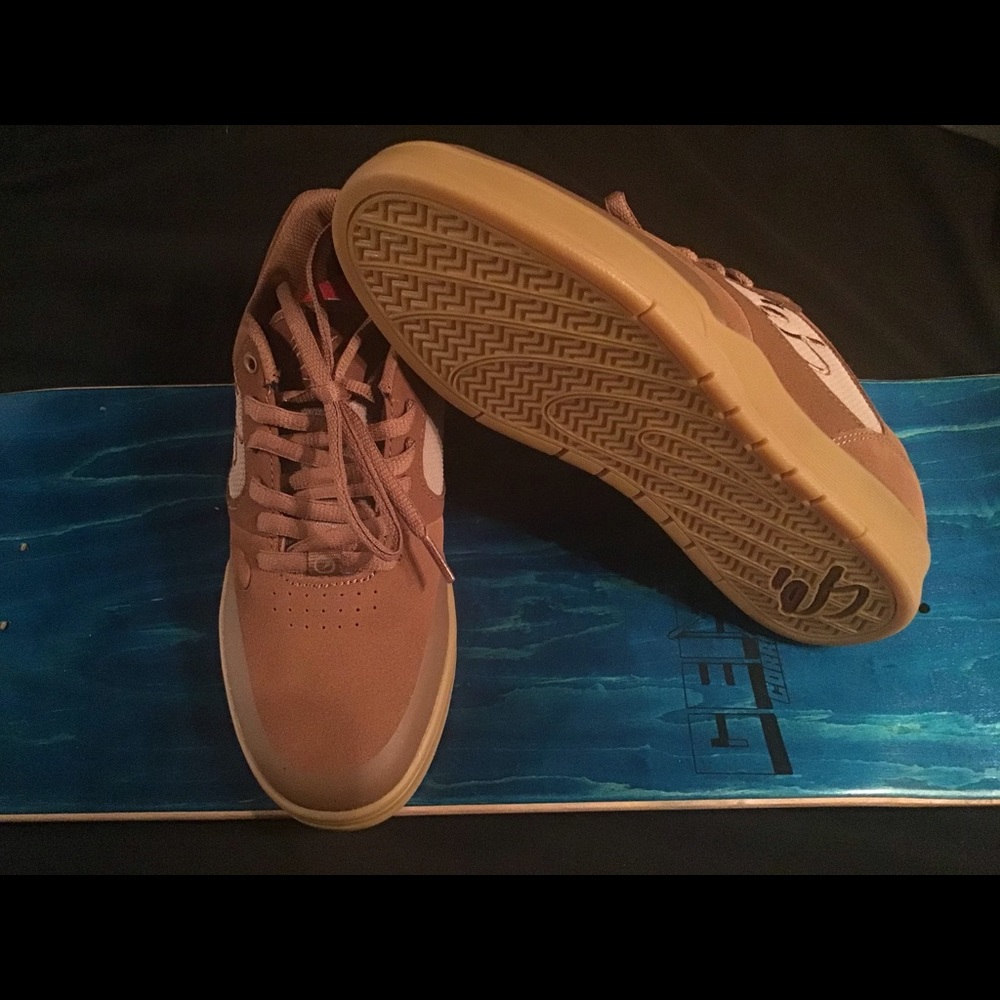 Es swift1.5 shoes brown/gum size8 NIB